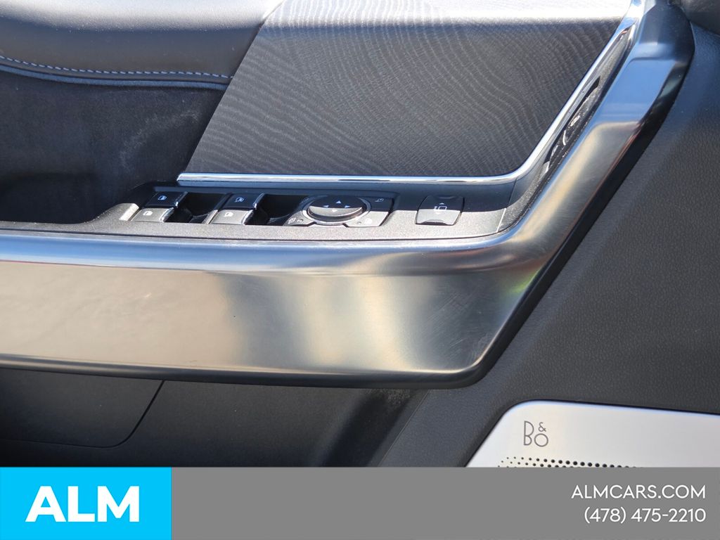 Used 2025 White Ford Platinum image 29