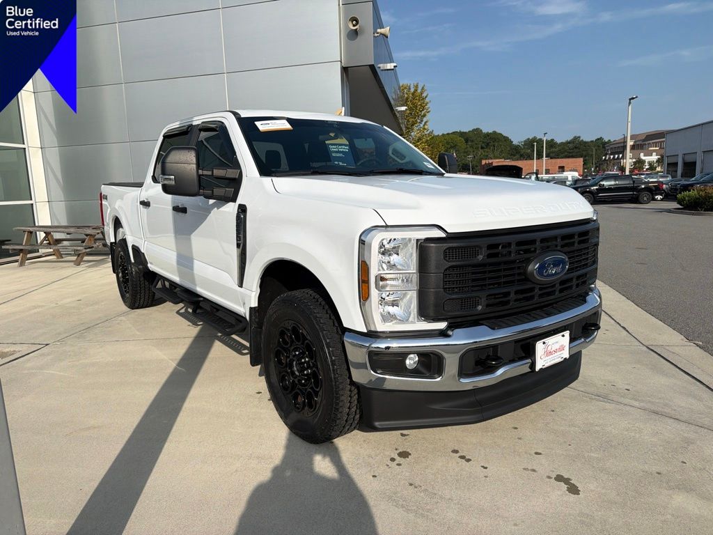 Oxford White 2024 Ford F-250 Super Duty Pickup Truck Four-Wheel Drive Automatic