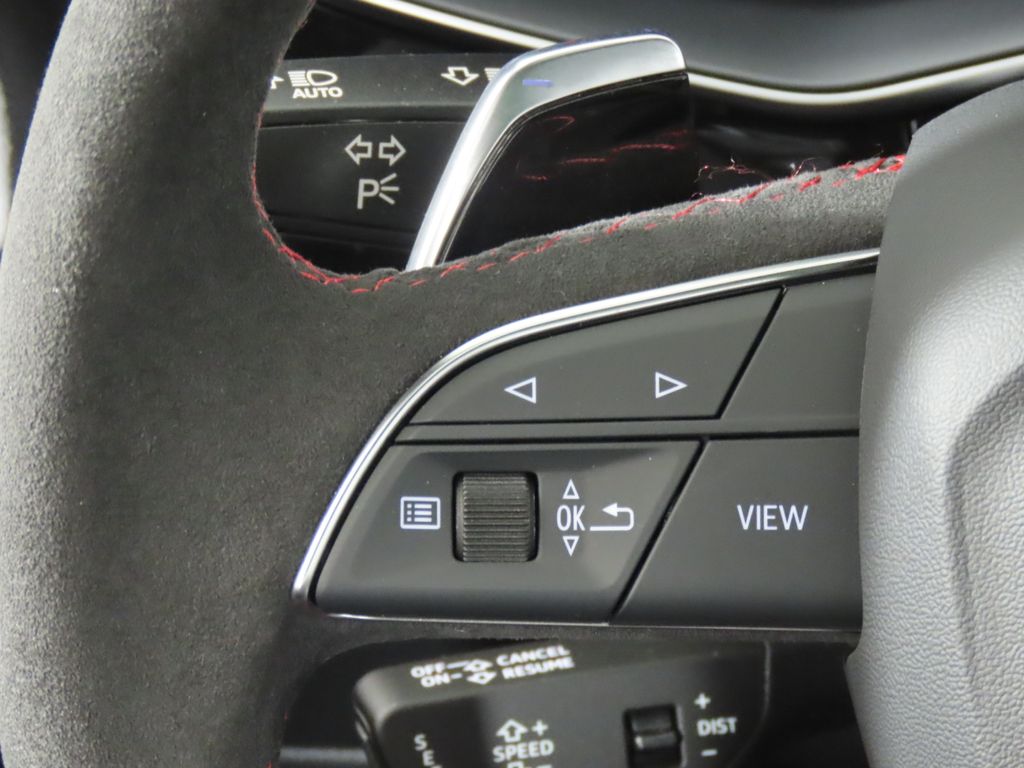 Thumbnail: 2026 Audi RS Q8 - 14