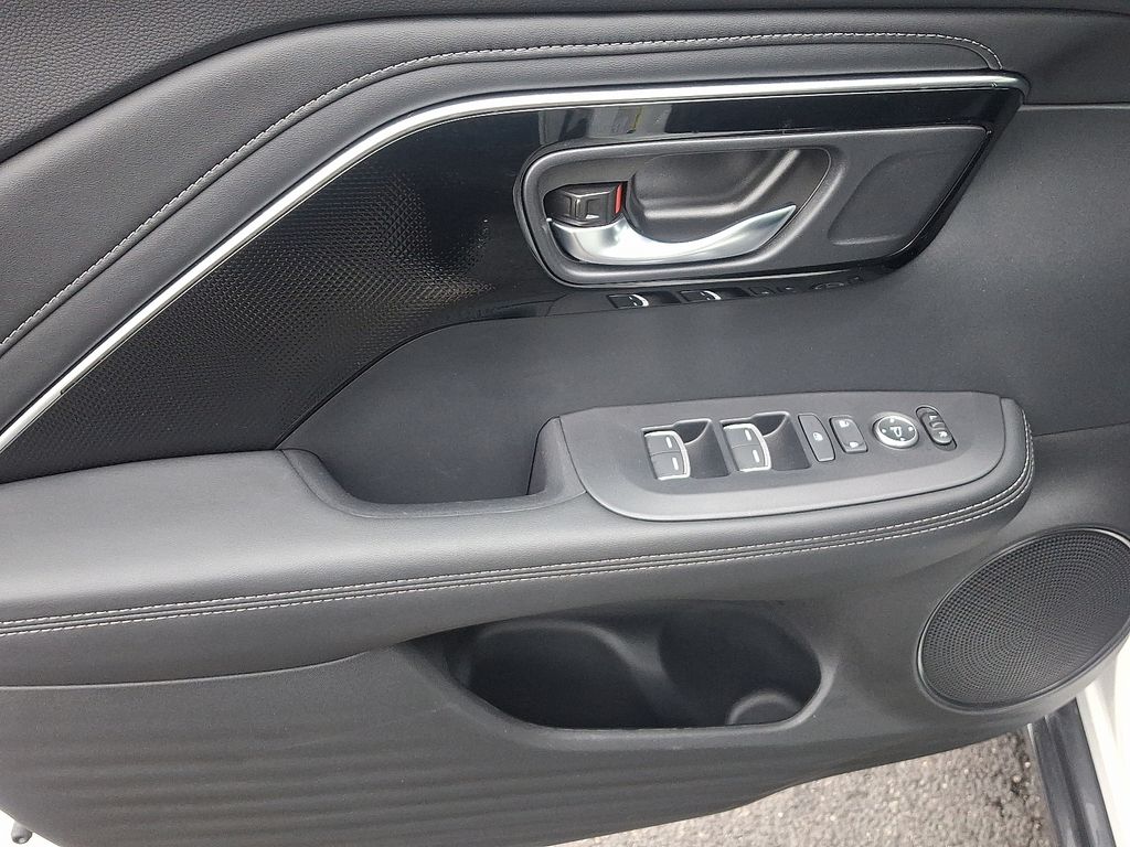 Thumbnail: 2025 Acura ADX - 13