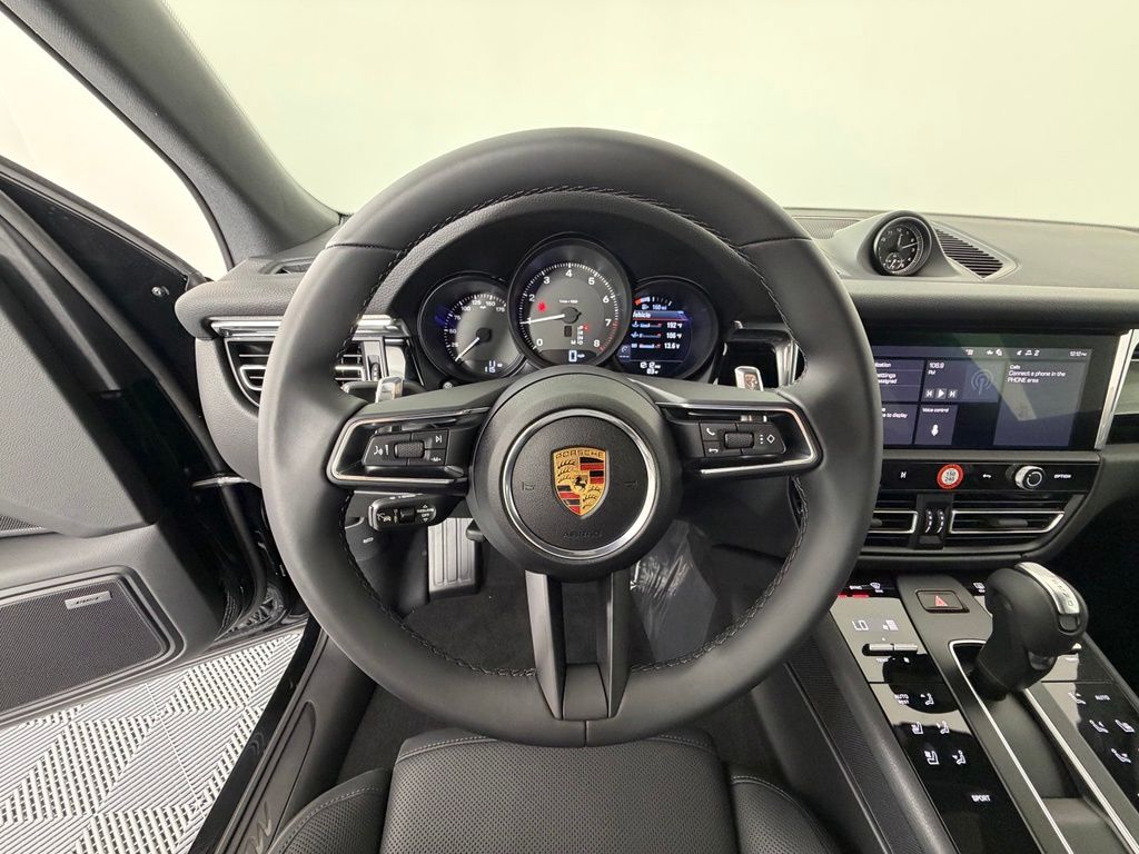Thumbnail: 2026 Porsche Macan - 24