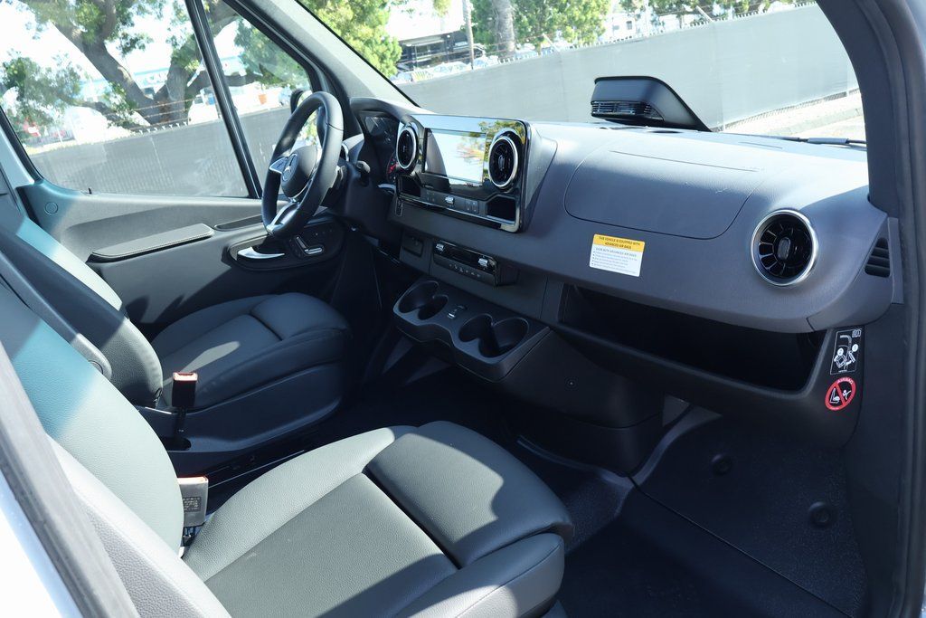 Thumbnail: 2025 Mercedes-Benz Sprinter - 5