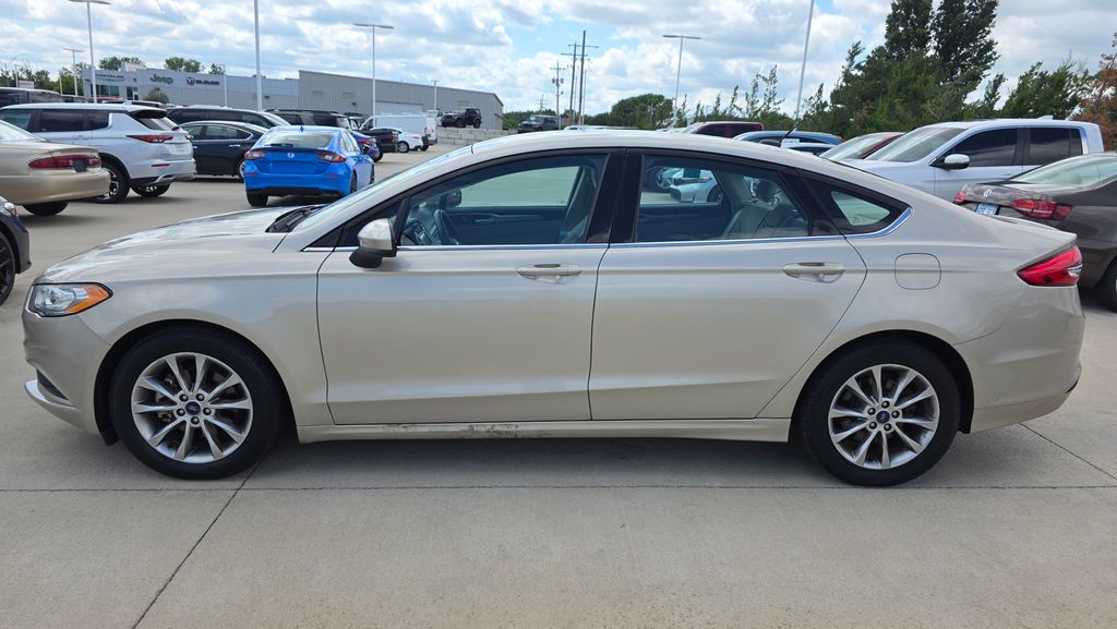 Used 2017 Ford Fusion SE with VIN 3FA6P0H73HR372070 for sale in Kansas City