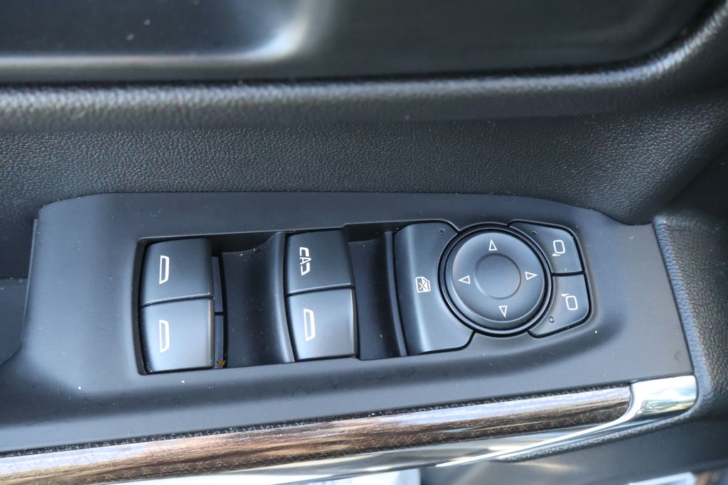 Thumbnail: 2021 Chevrolet Silverado 1500 - 13