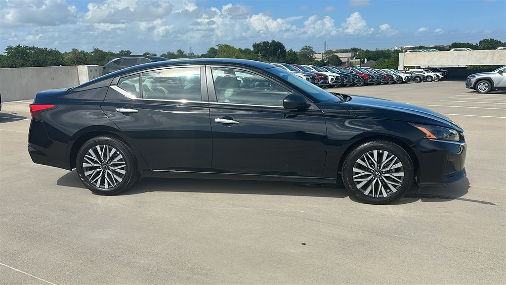 2025 Nissan Altima 2.5 SV Black at Durrett Motor Company
