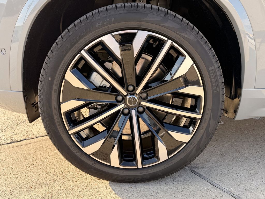 New 2026 Vapour Gray Volvo B6 Plus 7-Seater image 9