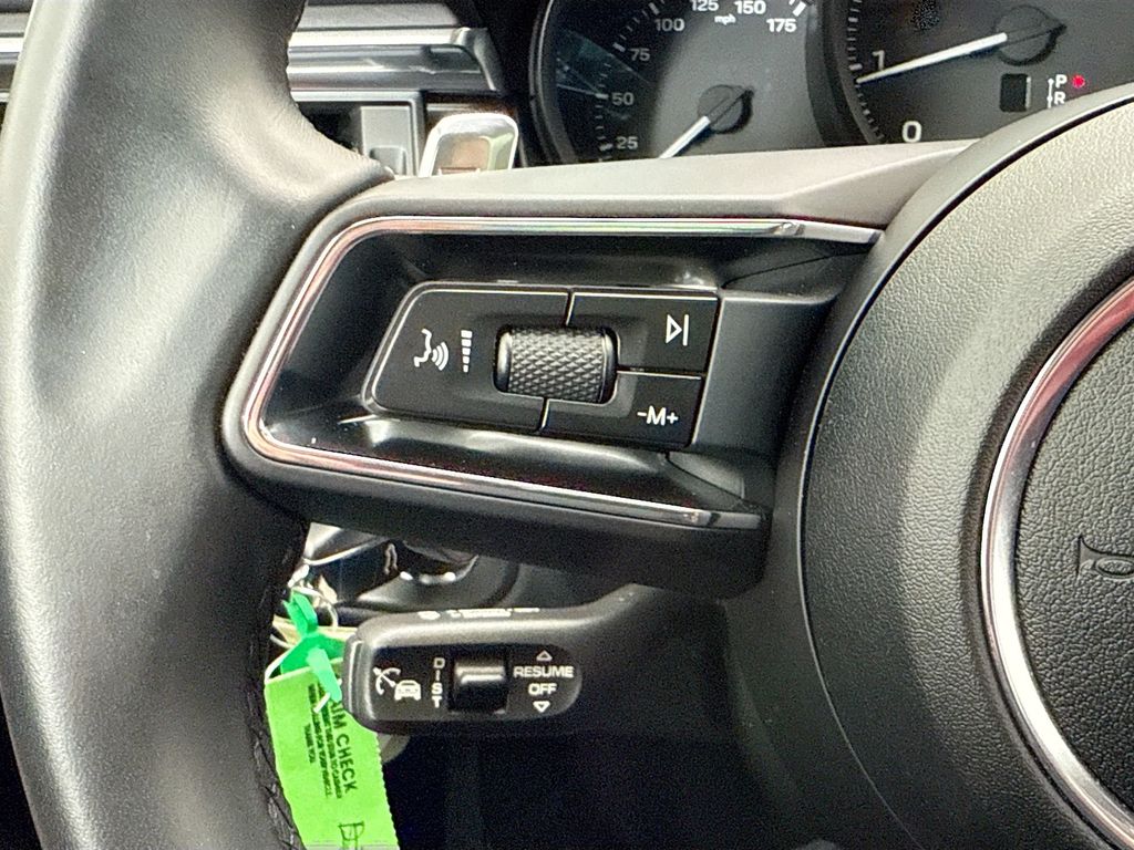 Thumbnail: 2025 Porsche Macan - 14