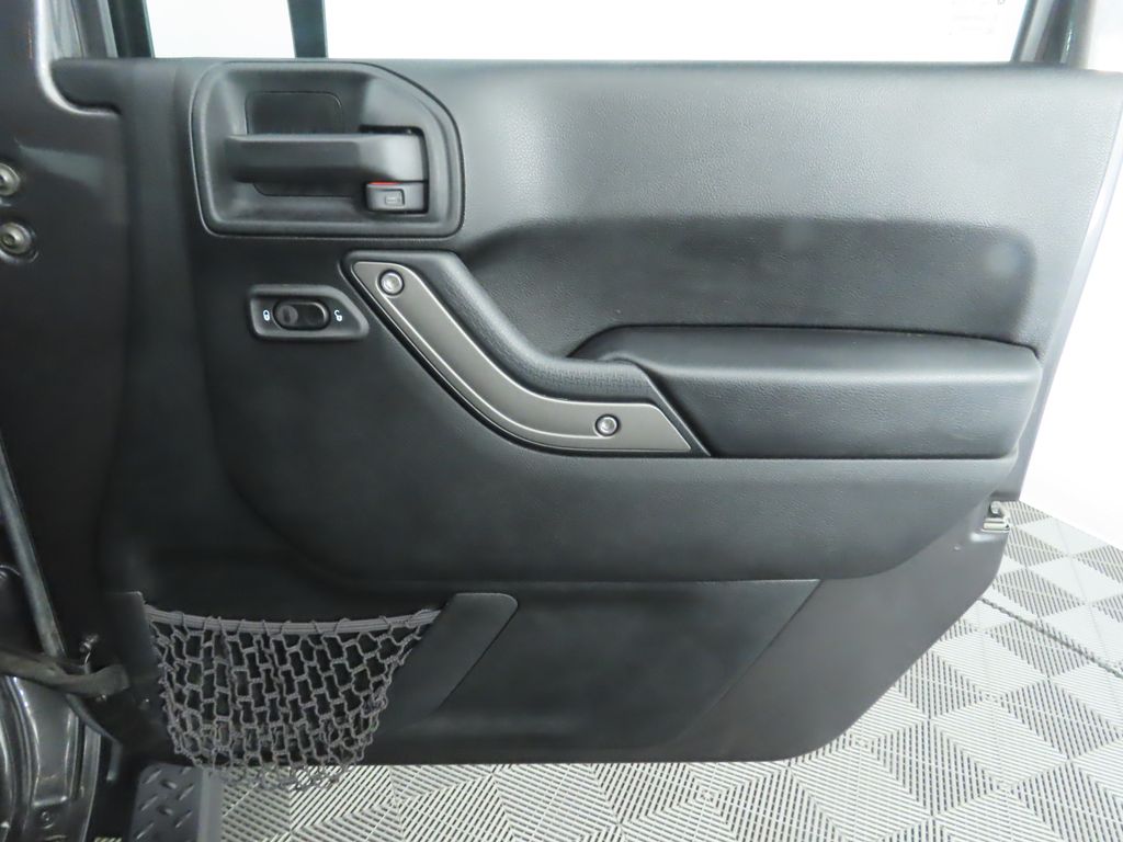Thumbnail: 2017 Jeep Wrangler - 24