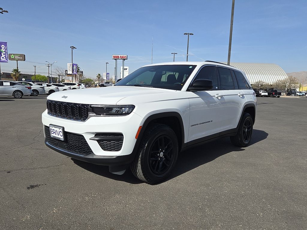 2024 Jeep Grand Cherokee Laredo RWD