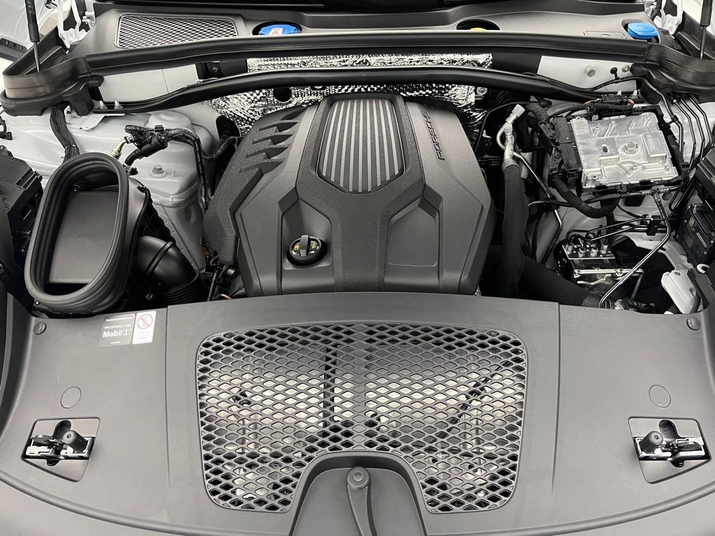 Thumbnail: 2026 Porsche Macan - 27