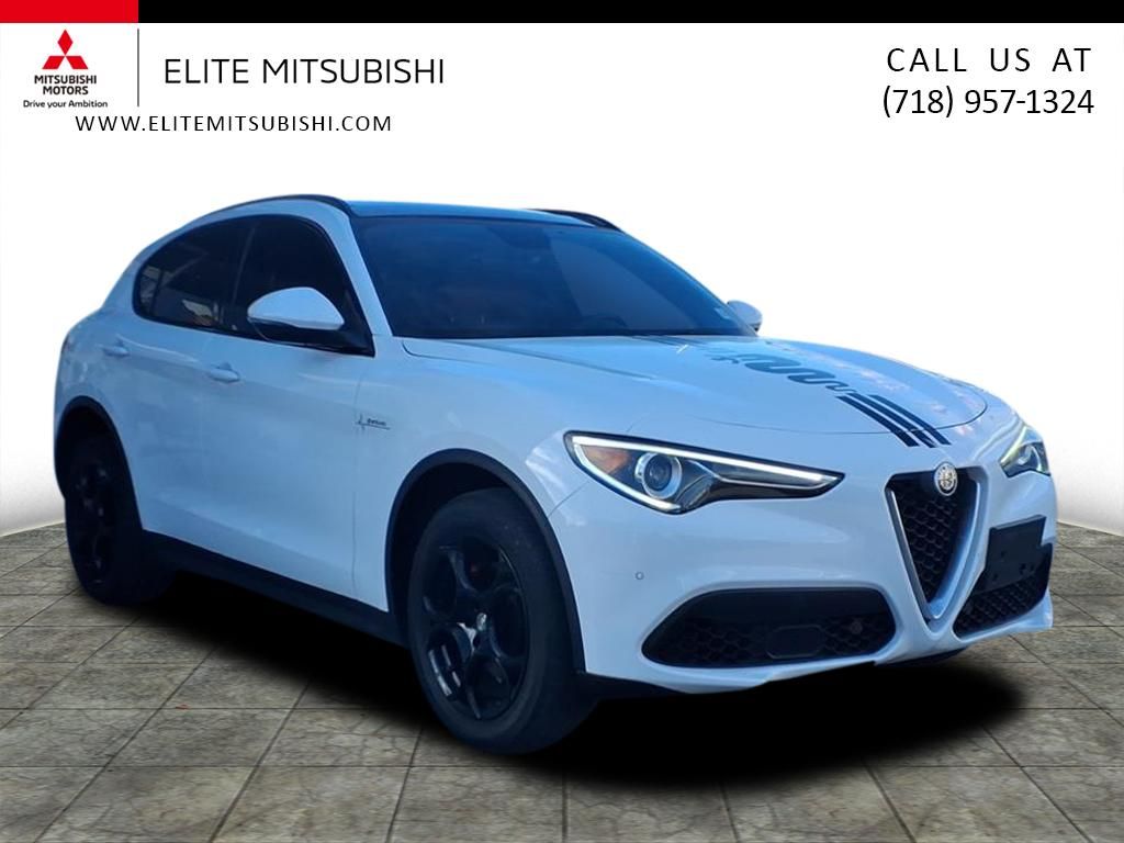 2018 Alfa Romeo Stelvio Ti Sport's photo
