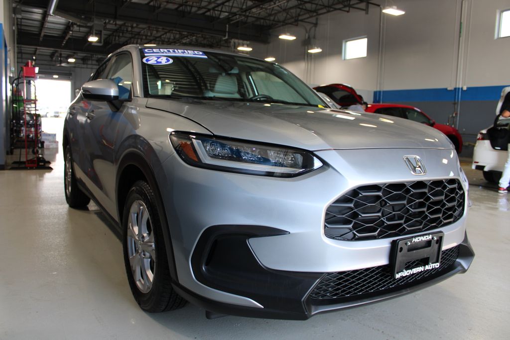 View vehicle photo 4