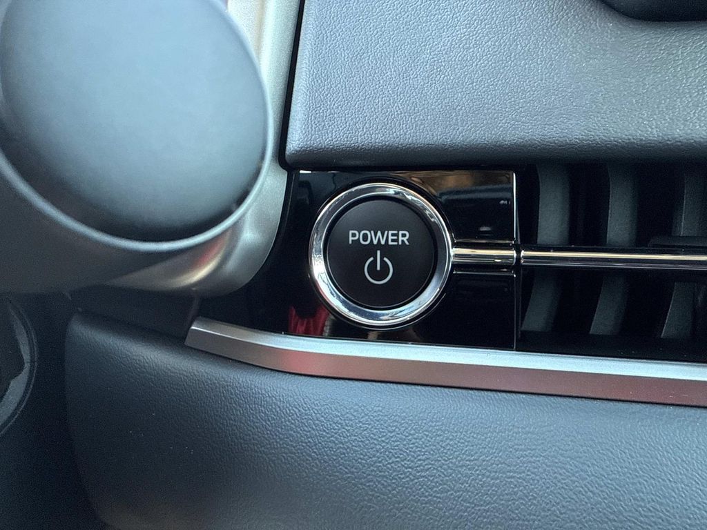 2025 Mitsubishi Outlander Plug-in Hybrid SE - Photo 28