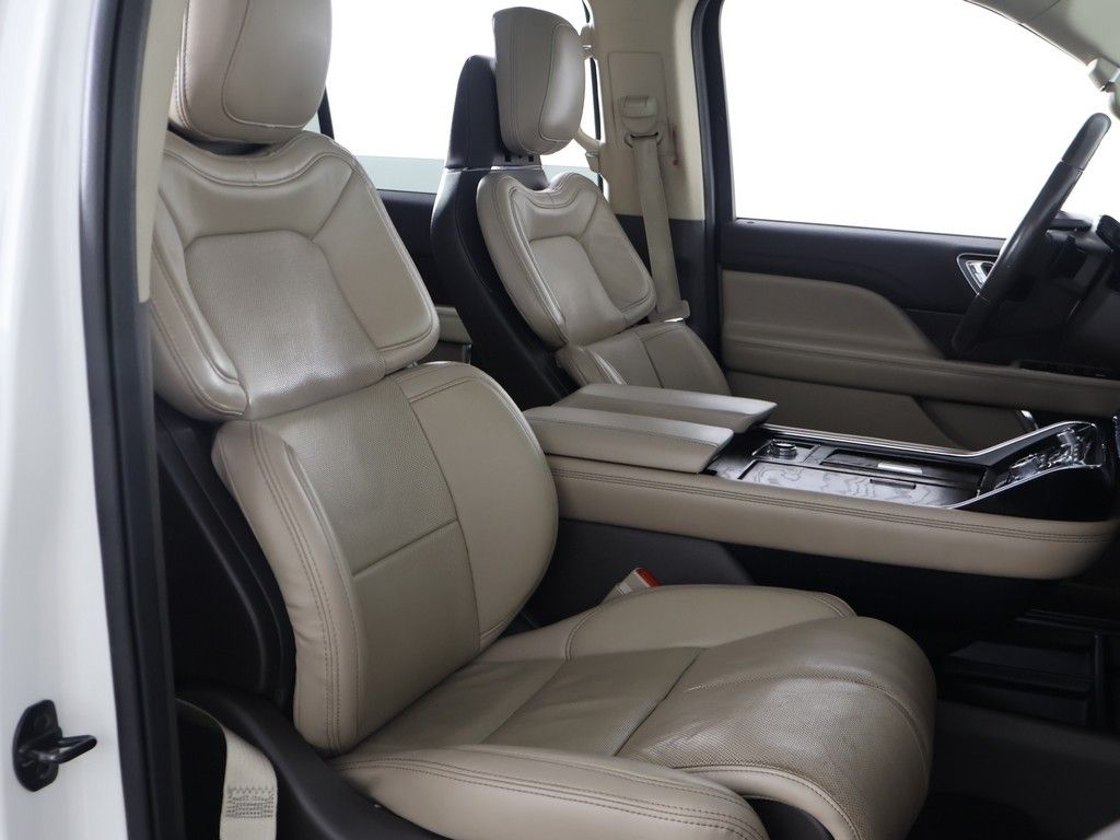Used 2022 White Lincoln Reserve image 38