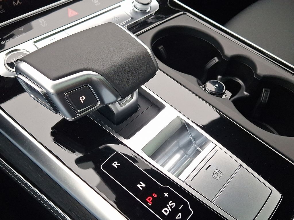 Thumbnail: 2026 Audi Q7 - 14