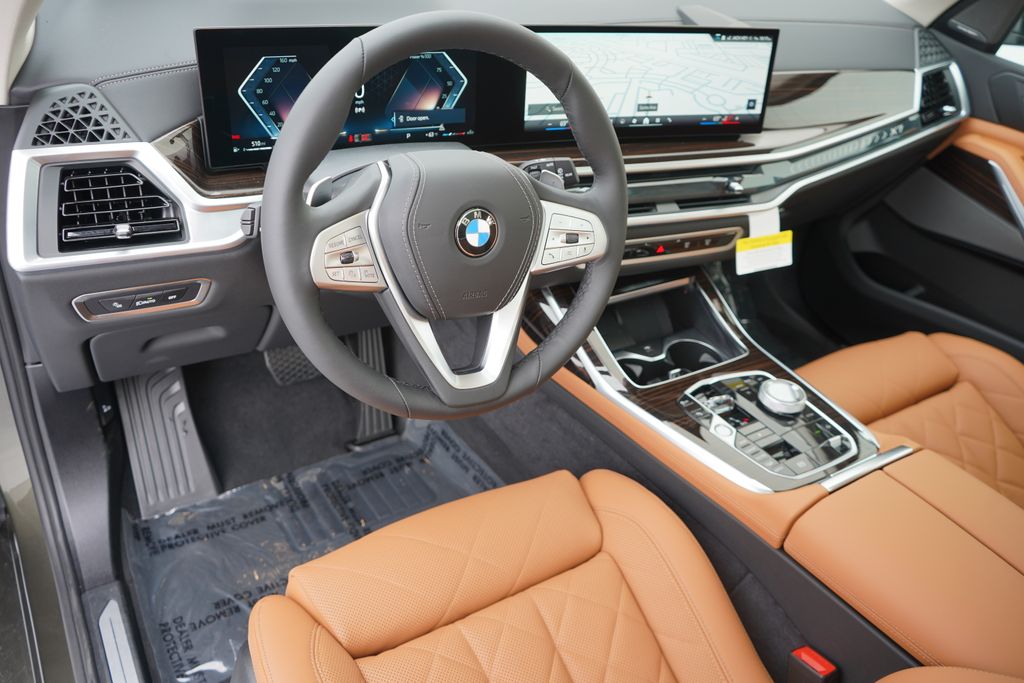 2025 BMW X7 xDrive40i 12