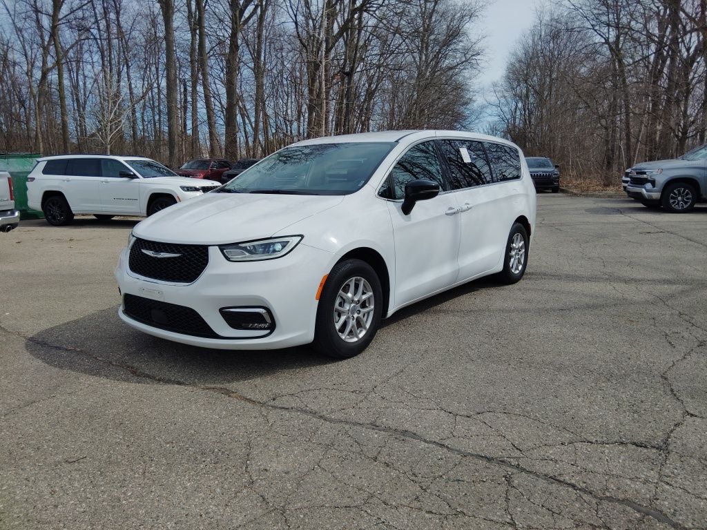 2024 Chrysler Pacifica Touring L FWD