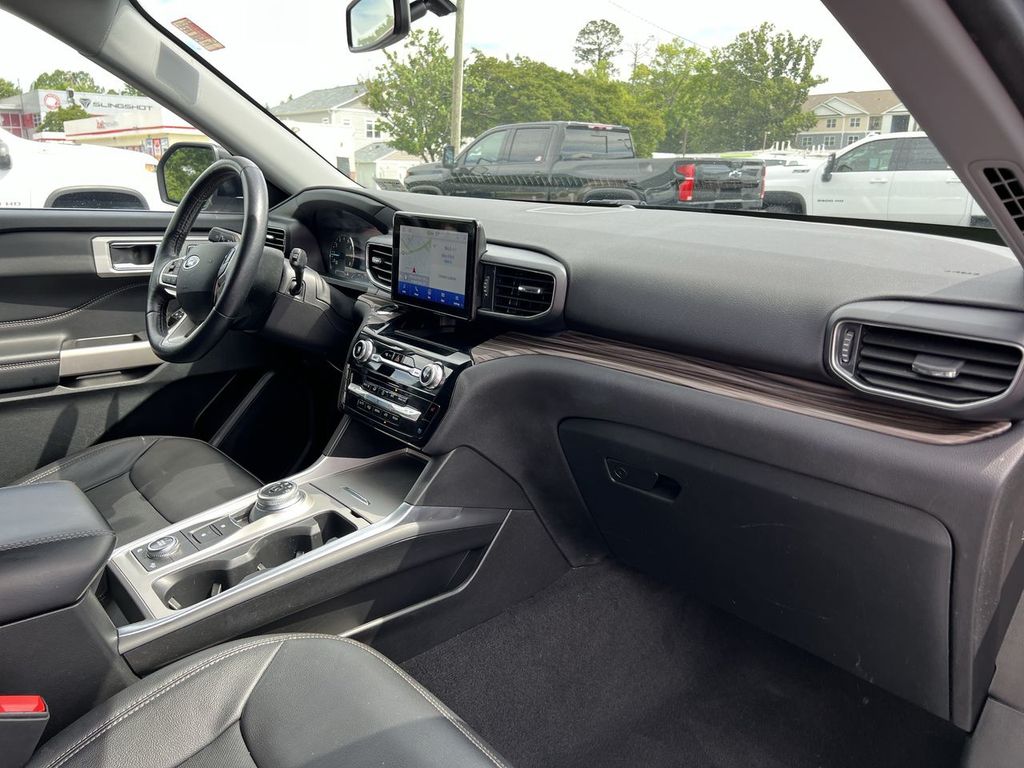 2023 Ford Explorer Limited photo