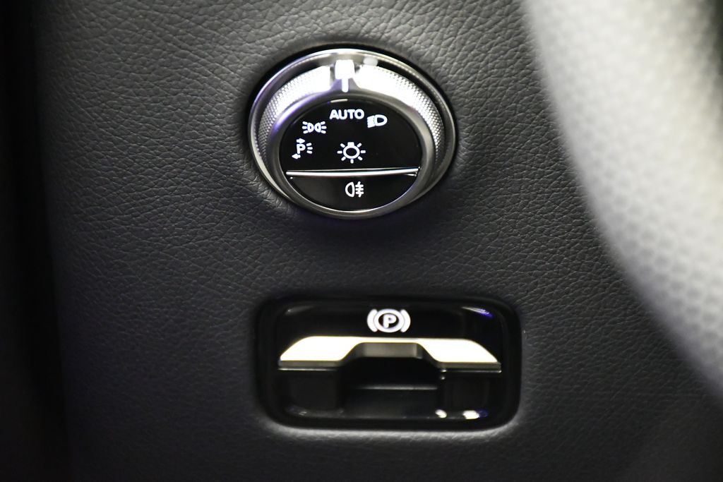 Thumbnail: 2026 Mercedes-Benz GLC - 21