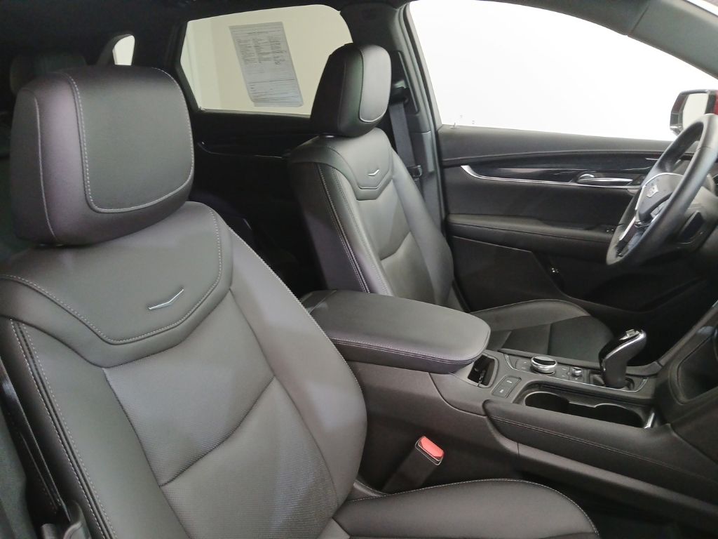 used 2021 Cadillac XT5 car, priced at $31,500