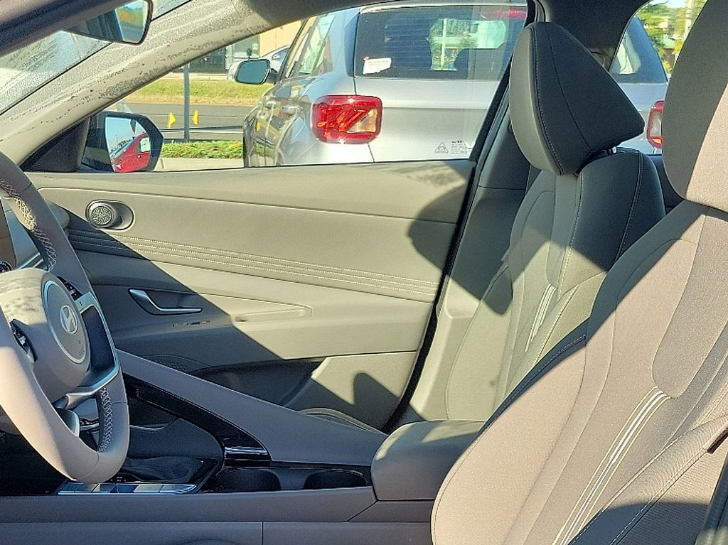 2025 Hyundai Elantra Sport 7