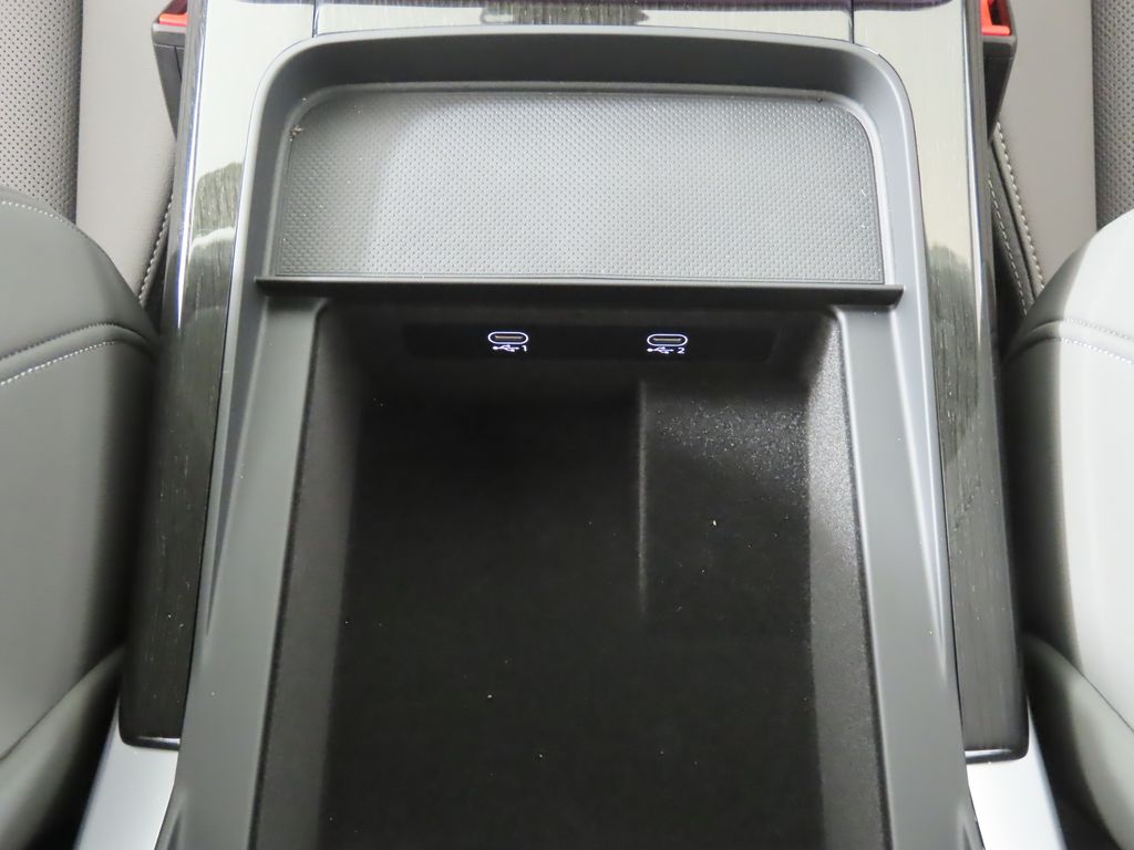 Thumbnail: 2025 Audi Q8 - 23