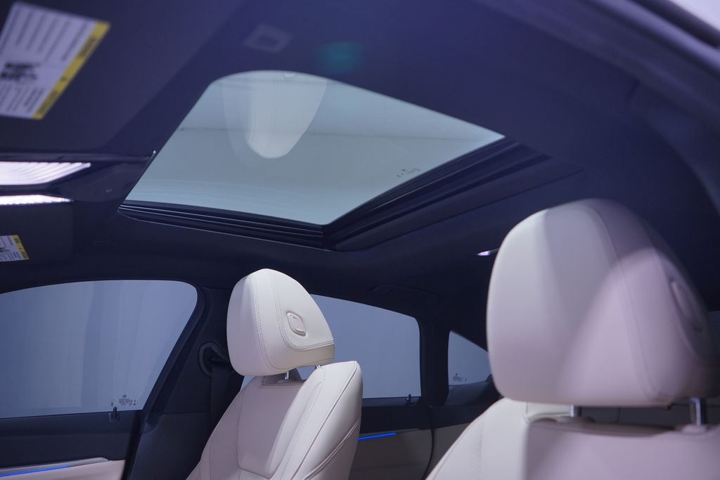 Thumbnail: 2023 BMW i4 - 8