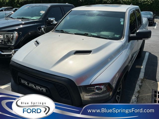 2018 RAM 1500 Plata (Bright Silver Metallic Clearcoat) Camioneta Todo terreno 8 velocidades Automática