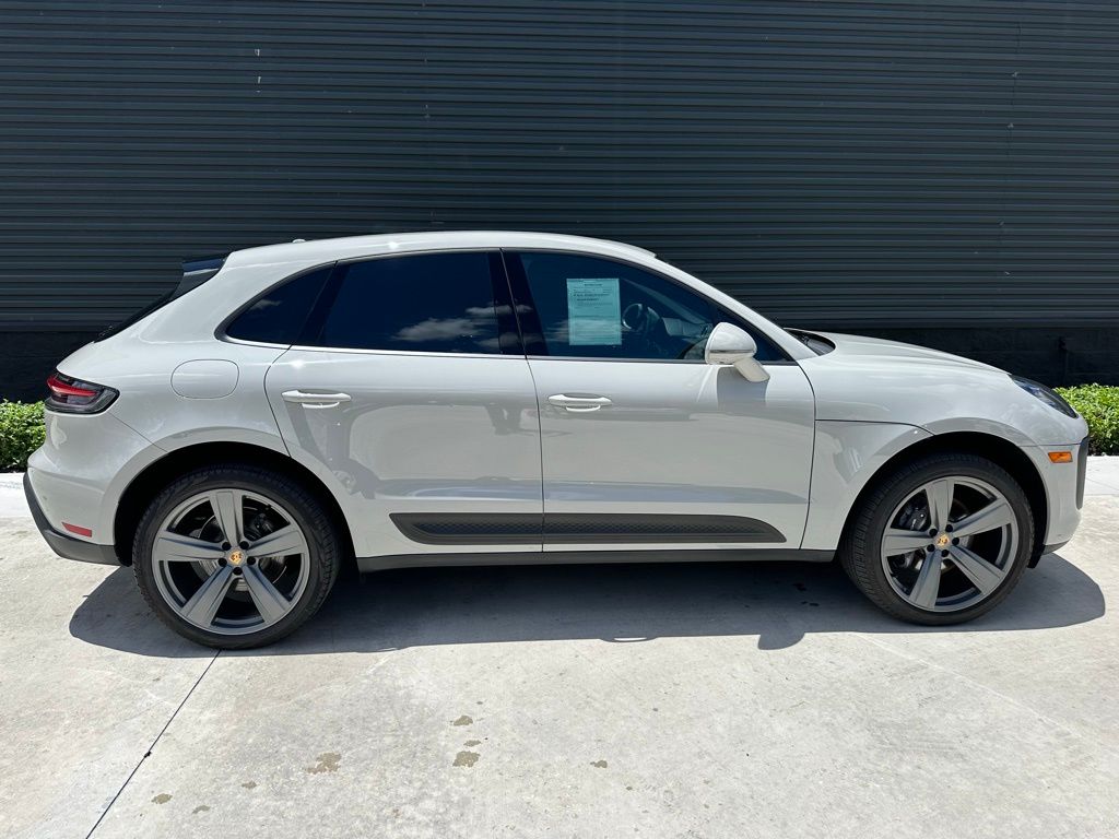 2024 Porsche Macan  8