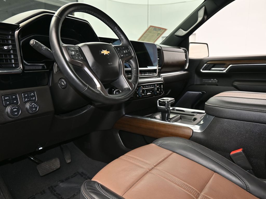 Used 2024 Iridescent Pearl Tricoat Chevrolet High Country image 12