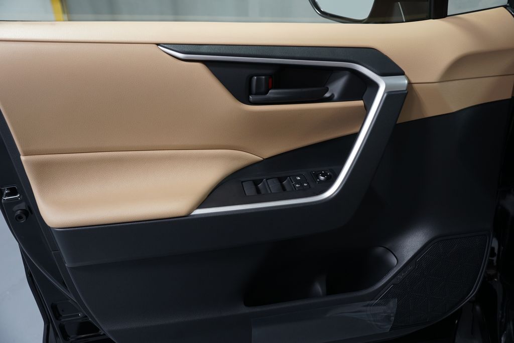 Thumbnail: 2025 Toyota RAV4 - 28