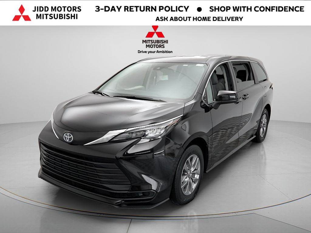 2024 Toyota Sienna LE 8-Passenger FWD