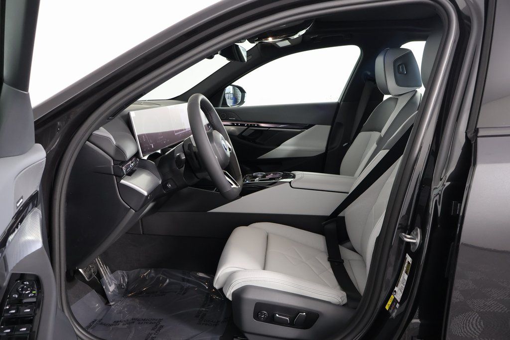 Thumbnail: 2026 BMW i5 - 5