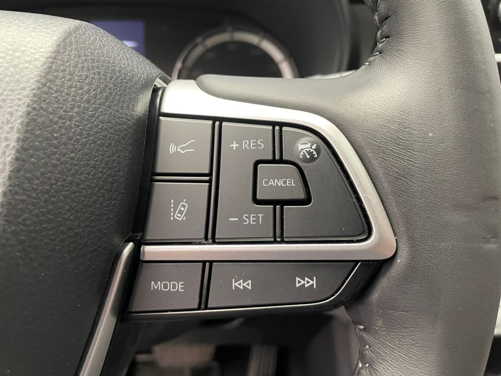 Thumbnail: 2022 Toyota Highlander - 23
