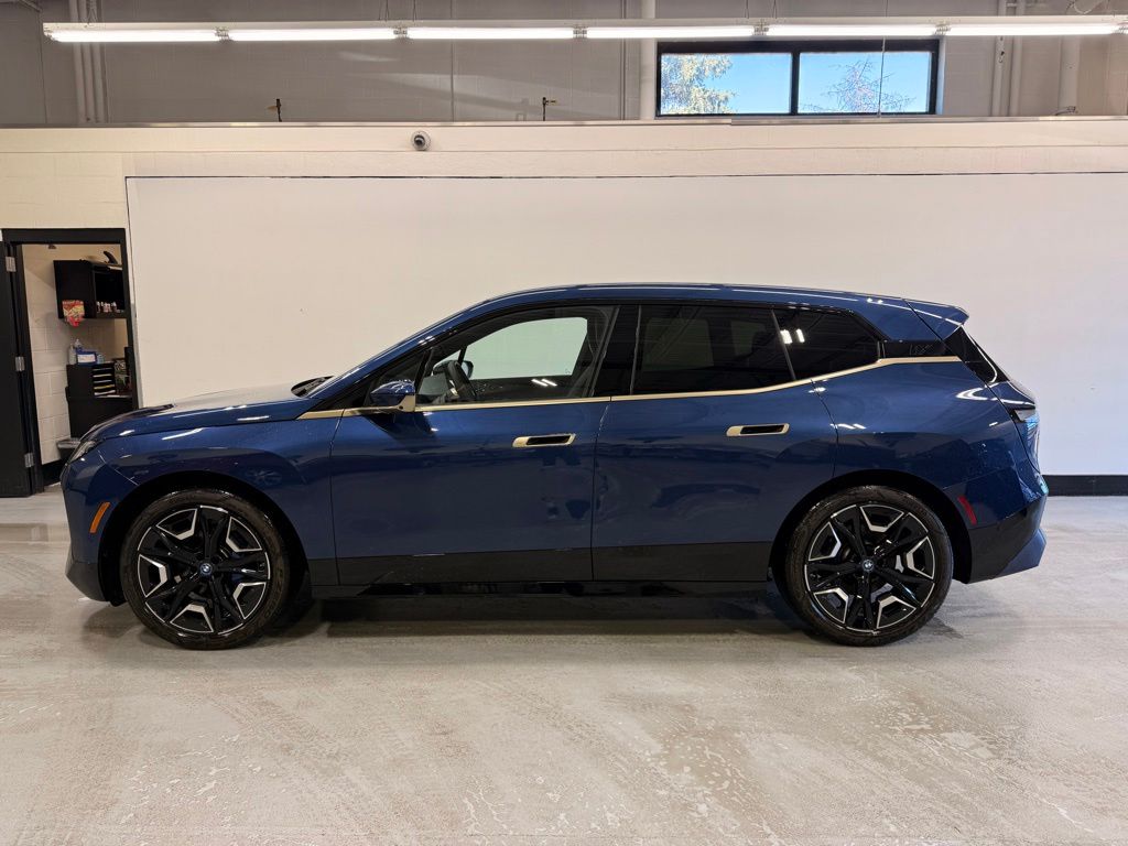 Thumbnail: 2023 BMW iX - 2