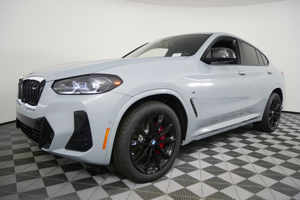Thumbnail: 2025 BMW X4 - 8