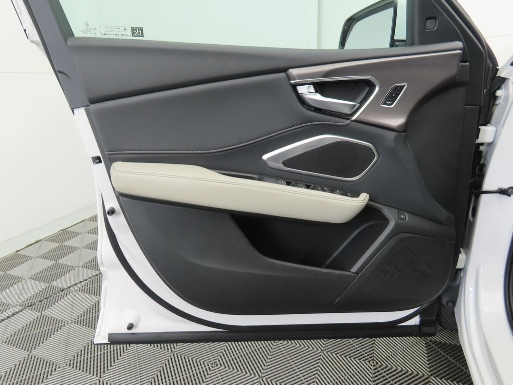 Thumbnail: 2025 Acura RDX - 24