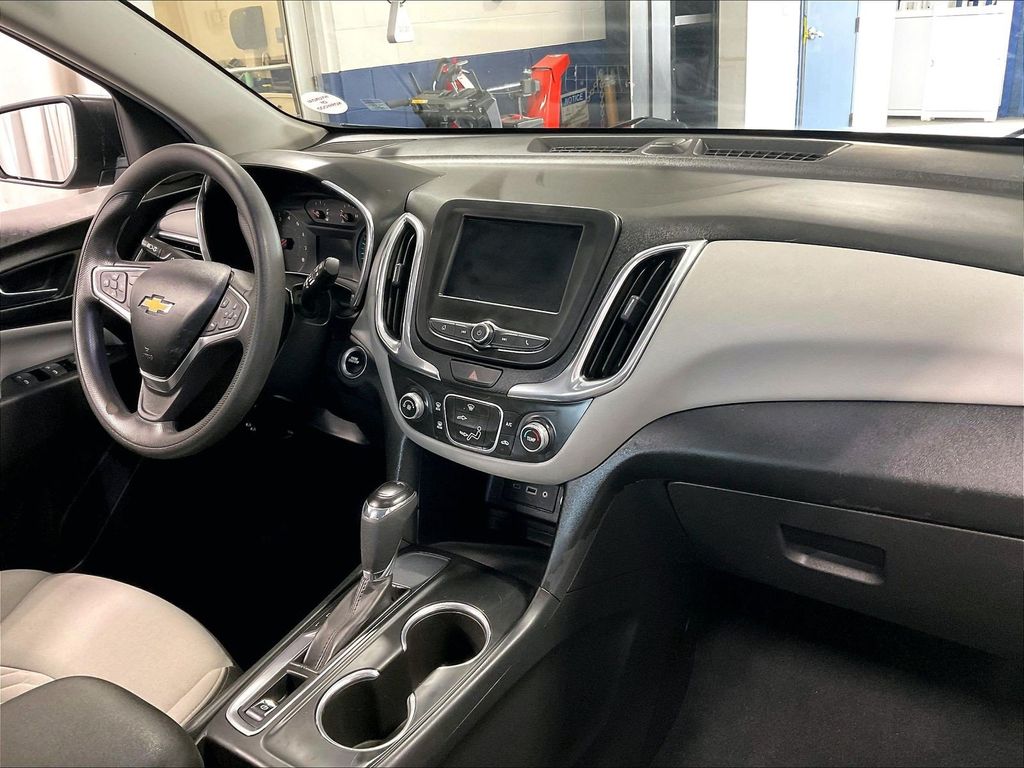 2019 Chevrolet Equinox — photo 14