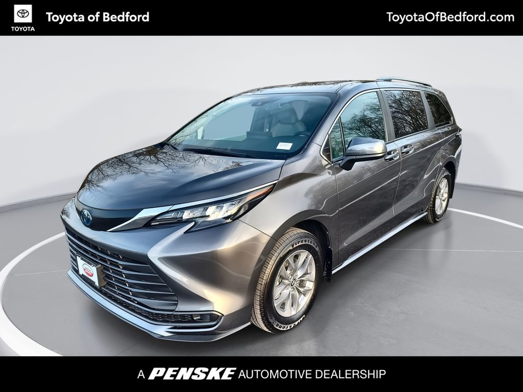 2025 Toyota Sienna LE -
                Bedford, OH