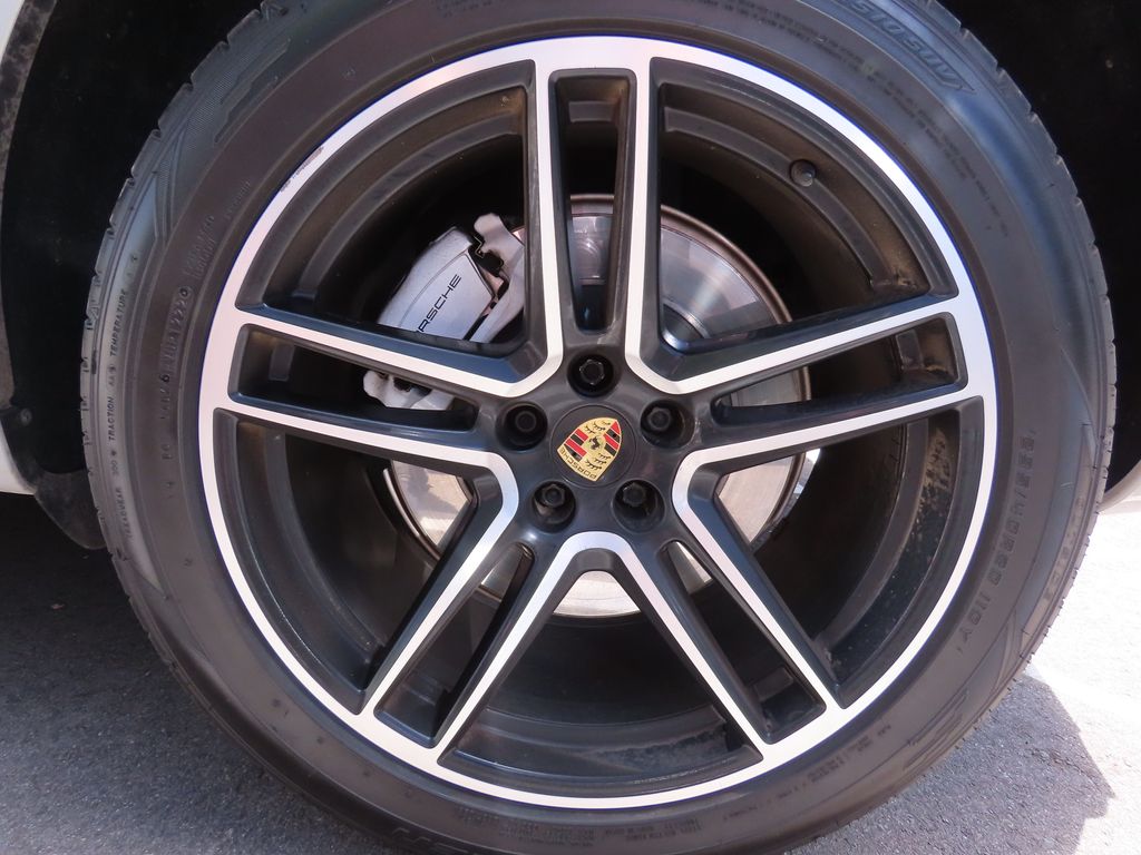 Thumbnail: 2020 Porsche Macan - 16