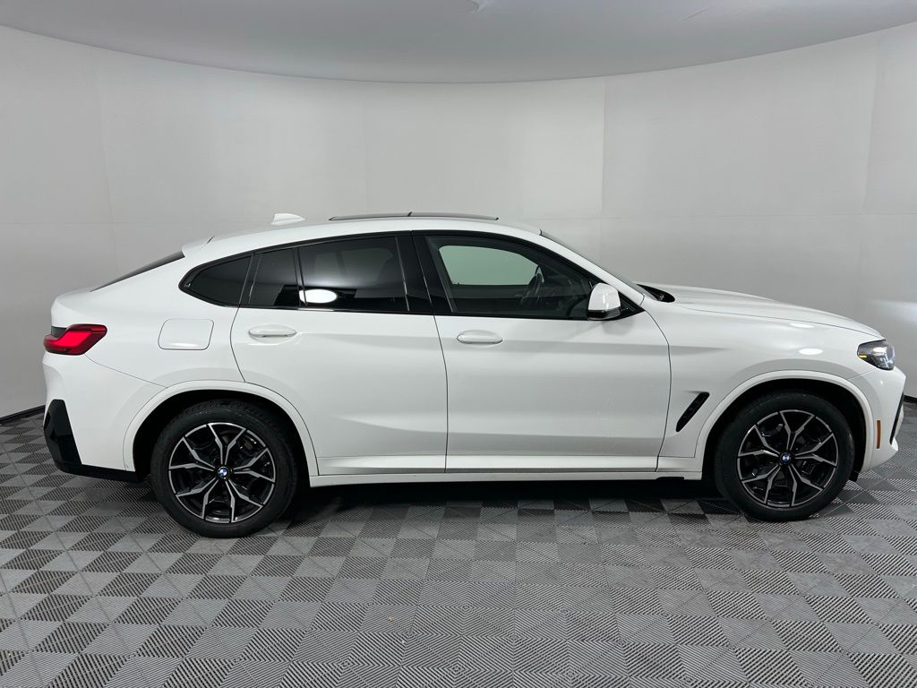Thumbnail: 2024 BMW X4 - 3