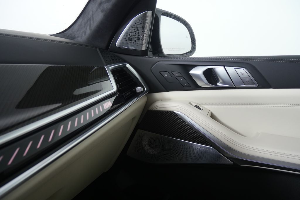 Thumbnail: 2026 BMW X7 - 32