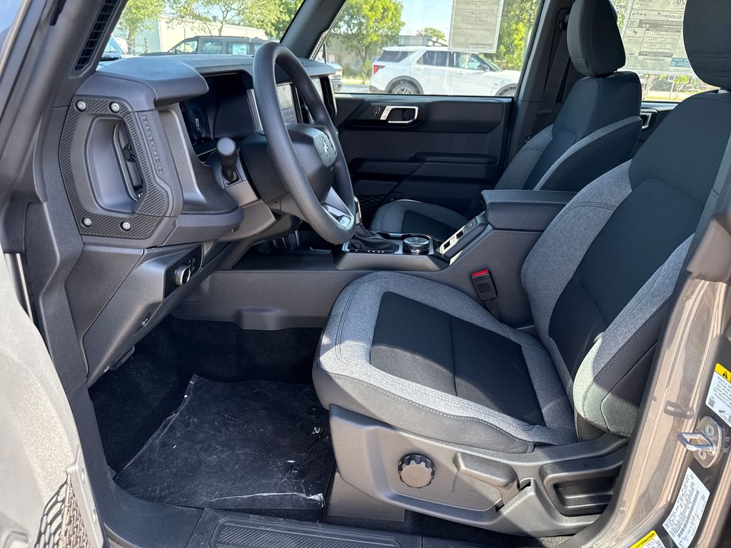 2025 Ford Bronco Base photo 14