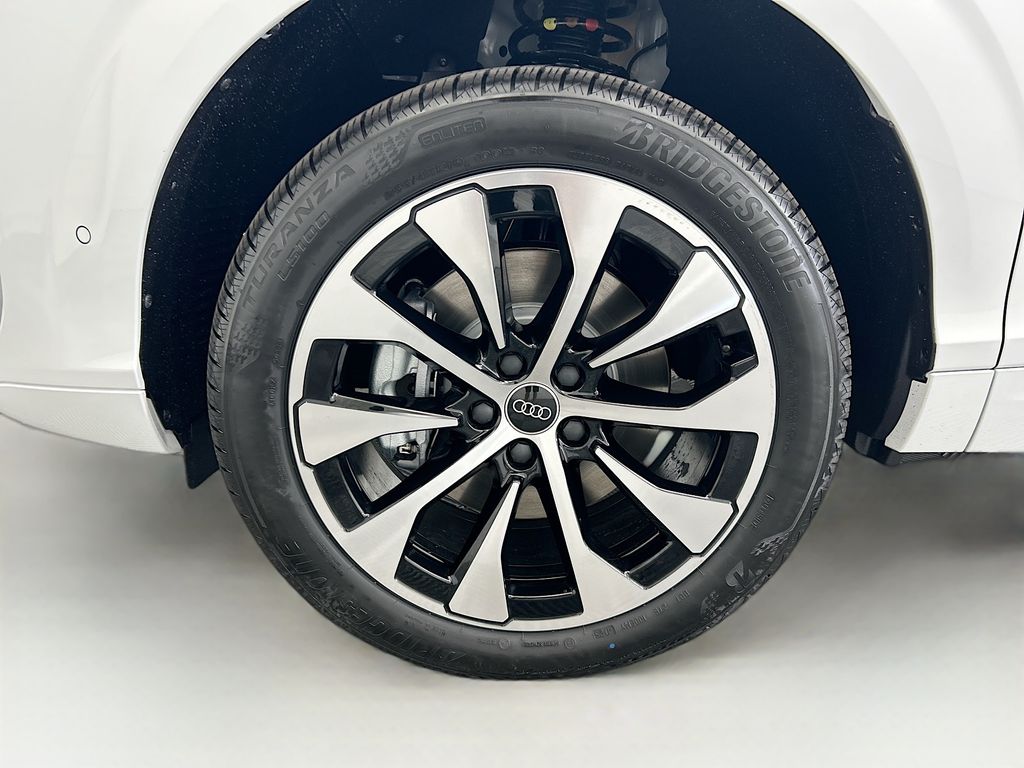 Thumbnail: 2026 Audi Q3 - 30