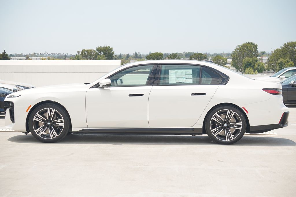 Thumbnail: 2025 BMW i7 - 4