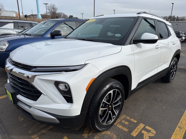 Summit White 2025 Chevrolet Trailblazer LT FWD SUV / Crossover Front-Wheel Drive Continuously Variable Transmission