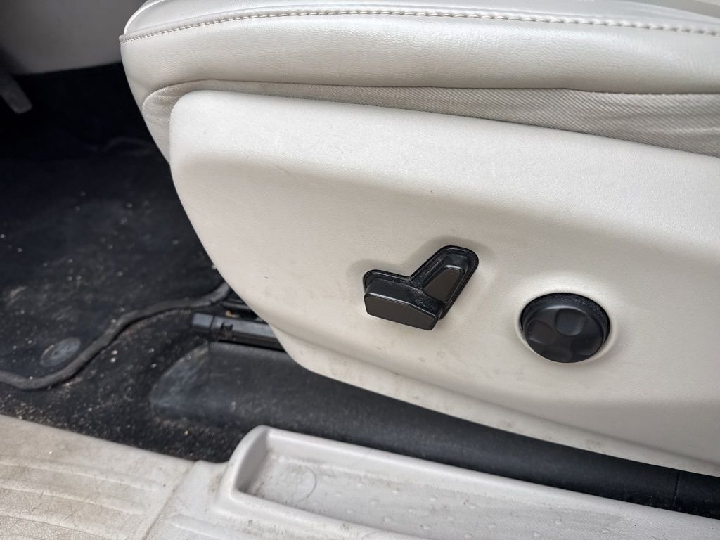 2021 Chrysler Voyager