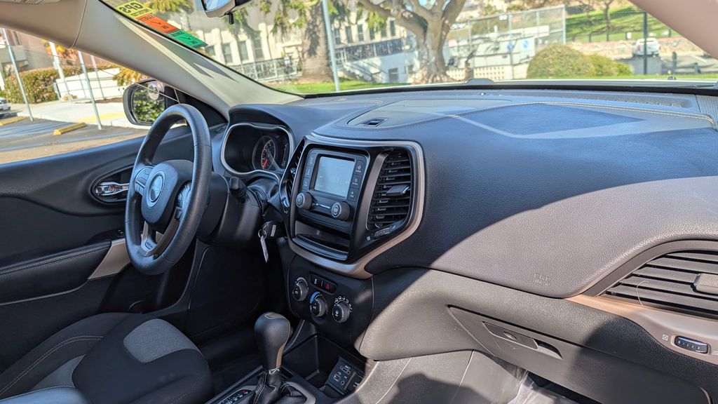 Used 2018 Jeep Cherokee Latitude 4D Sport Utility