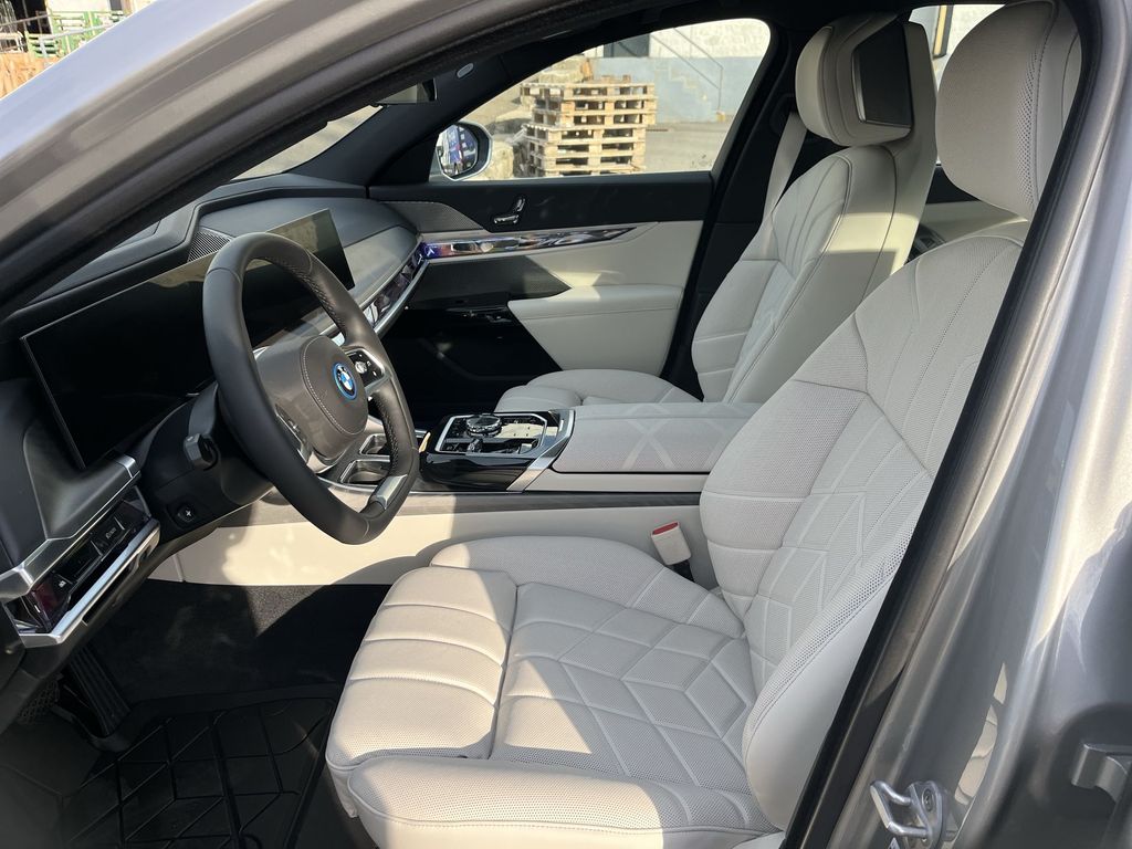 Thumbnail: 2026 BMW i7 - 11