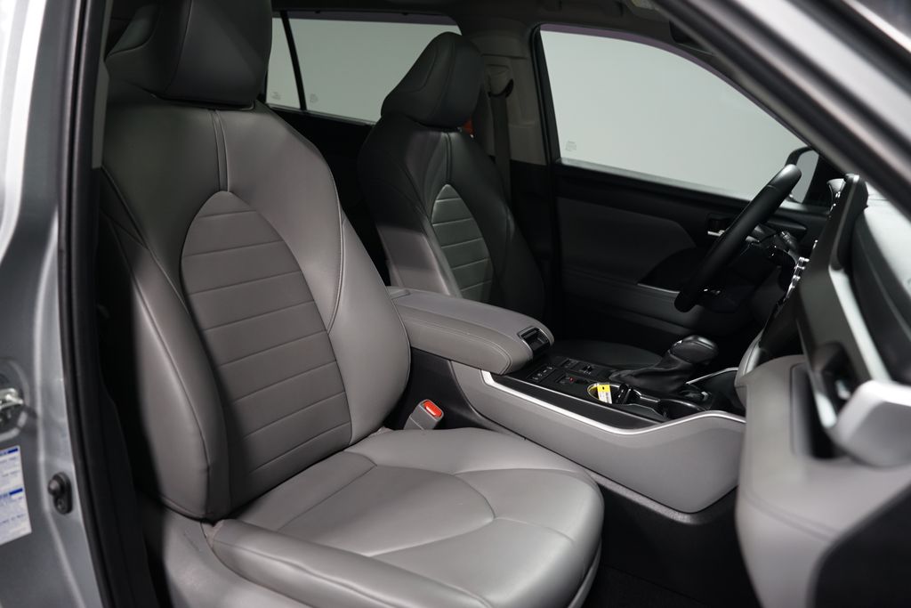 Thumbnail: 2020 Toyota Highlander - 28